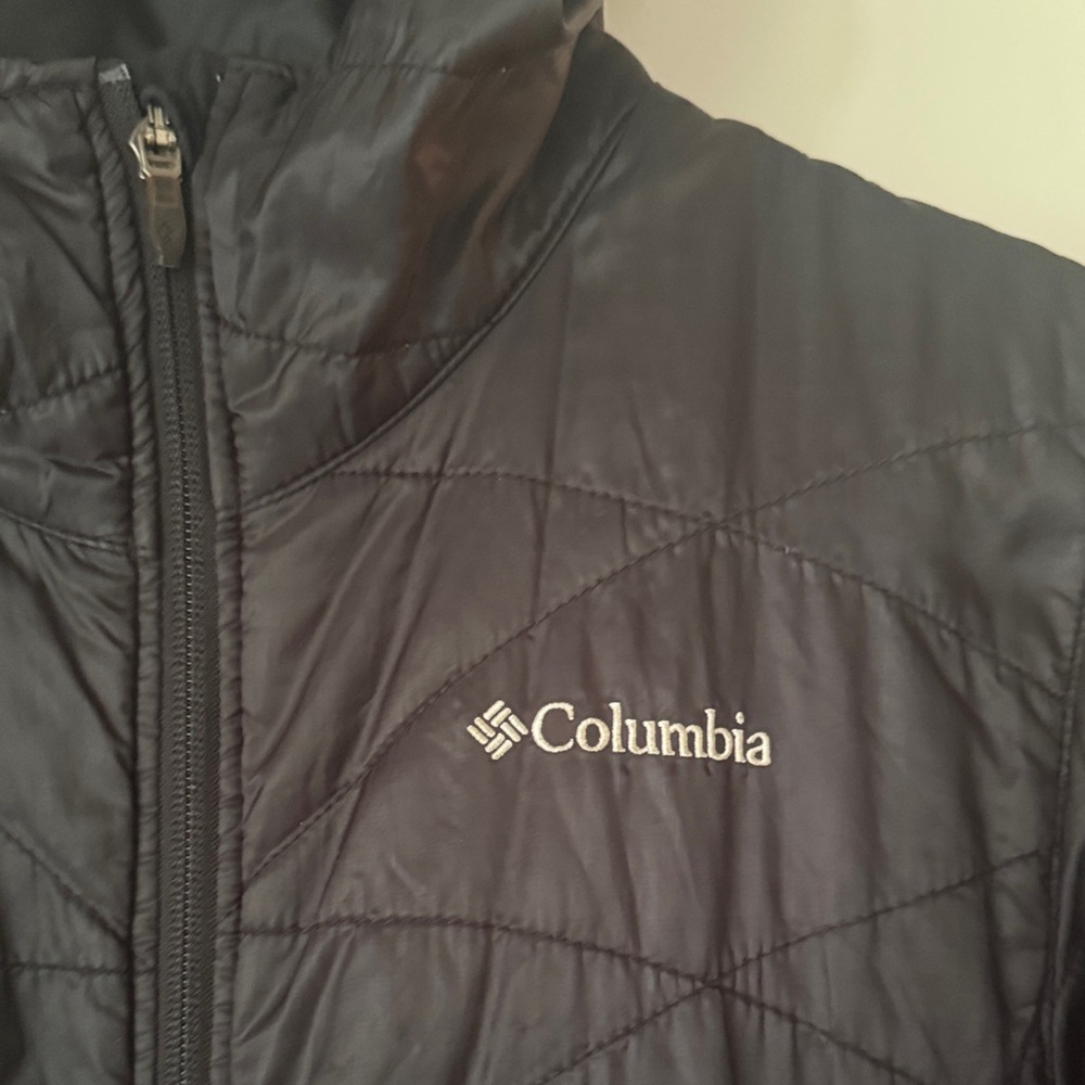 Columbia Women’s Black Thin Puffer Jacket with Omniheat